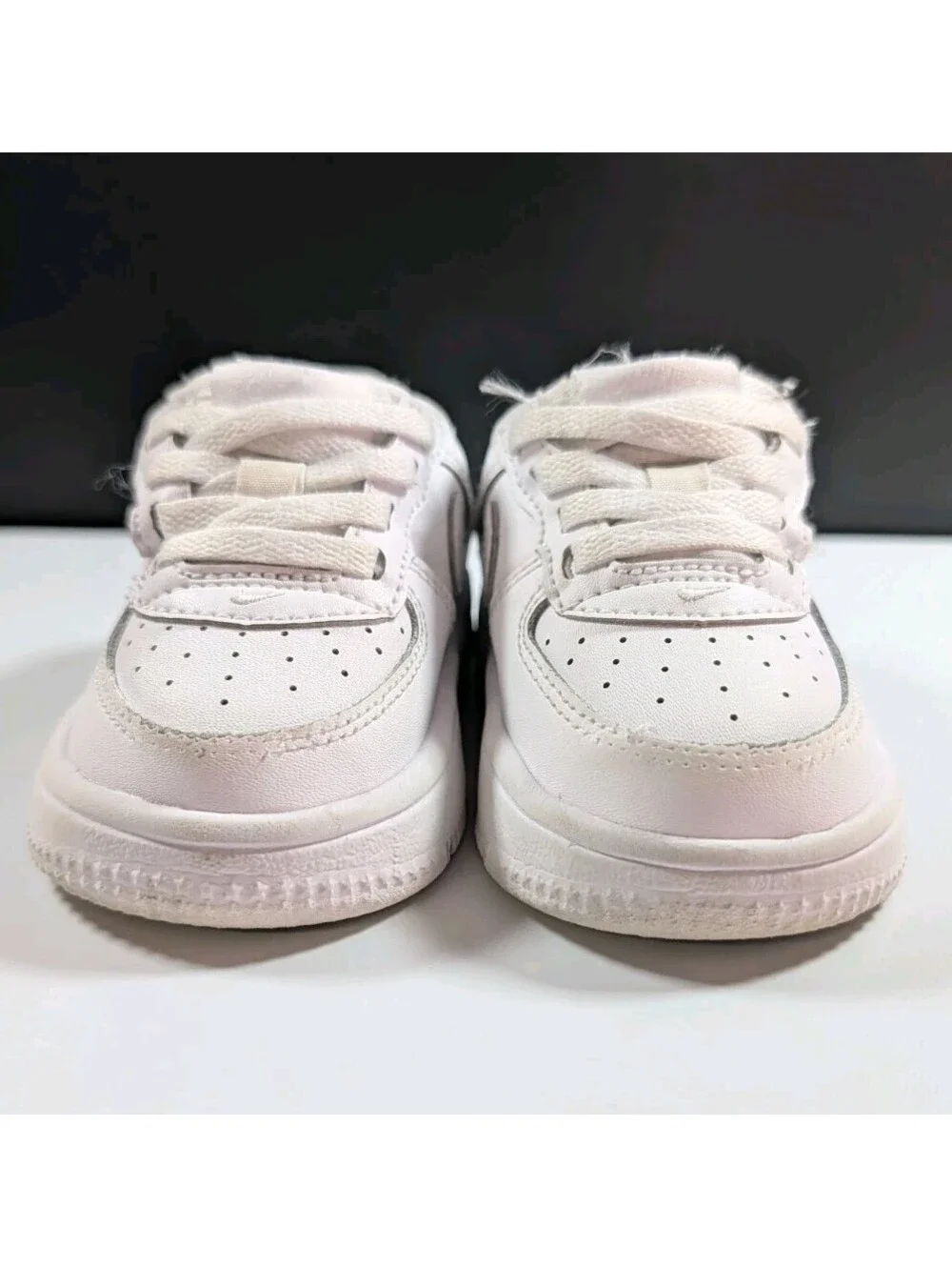 Nike Unisex Toddler 4C White Force 1 Low EasyOn Sneakers Air Force Classic Shoes